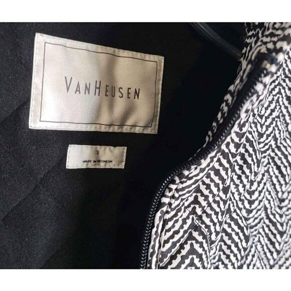 Van Heusen Womens Black White Zig Zag Pattern Full Zip Vest w/Pockets Sz Small - Picture 3 of 4